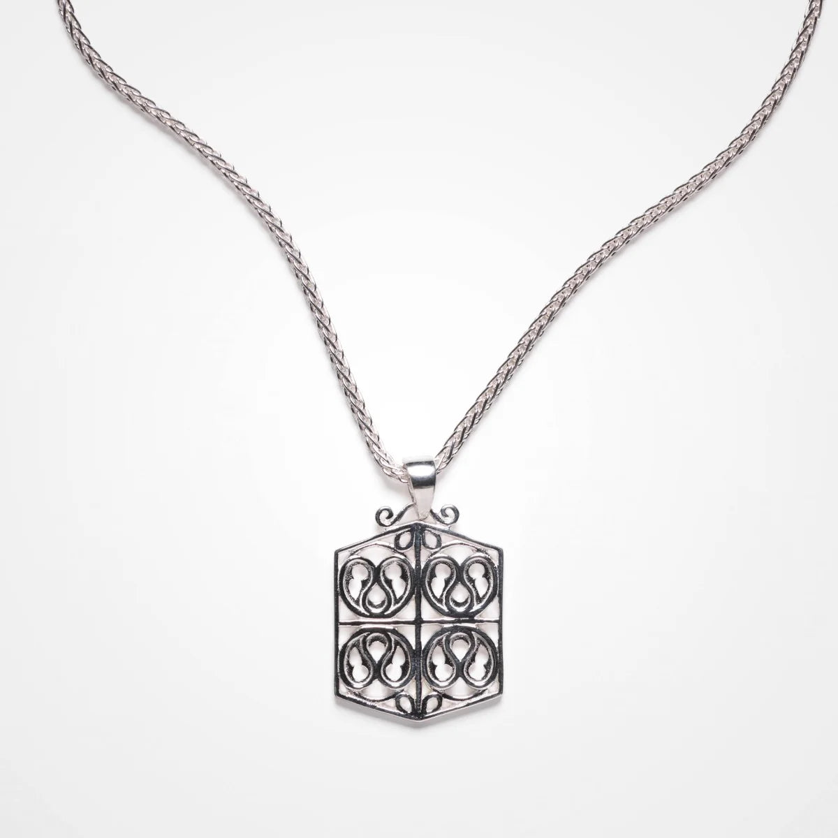 740 DER BP2024 Southern Gates Sterling Silver Biltmore Trefoil Necklace