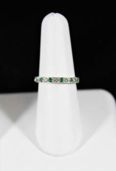 Ladies 10K White Gold .11Ct Diamond & .15 Ct Emerald Band - Size 6.5